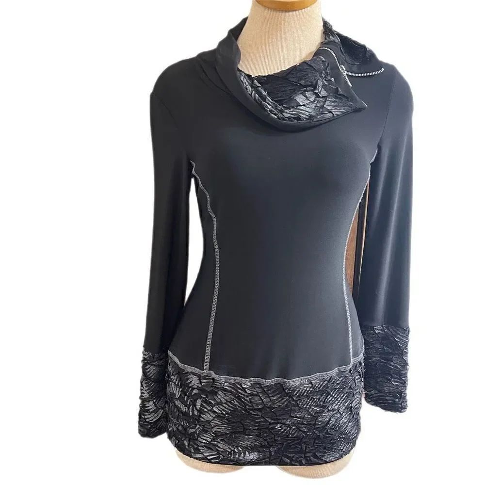 Michael Tyler Black Lagenlook Abstract Art To Wear Top Blouse Size S/P Small
